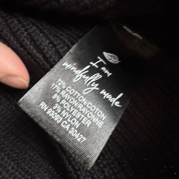 Nic + Zoe Black Knit Sweater with Feather like Cuff details womens size medium - Picture 4 of 4